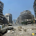 Beirut tra le fiamme: l'assedio si stringe e il mondo resta al buio